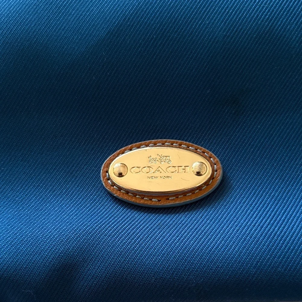 Beautiful BNWOT Coach Blue & Tan Tote Bag (see staun on inside pocket)